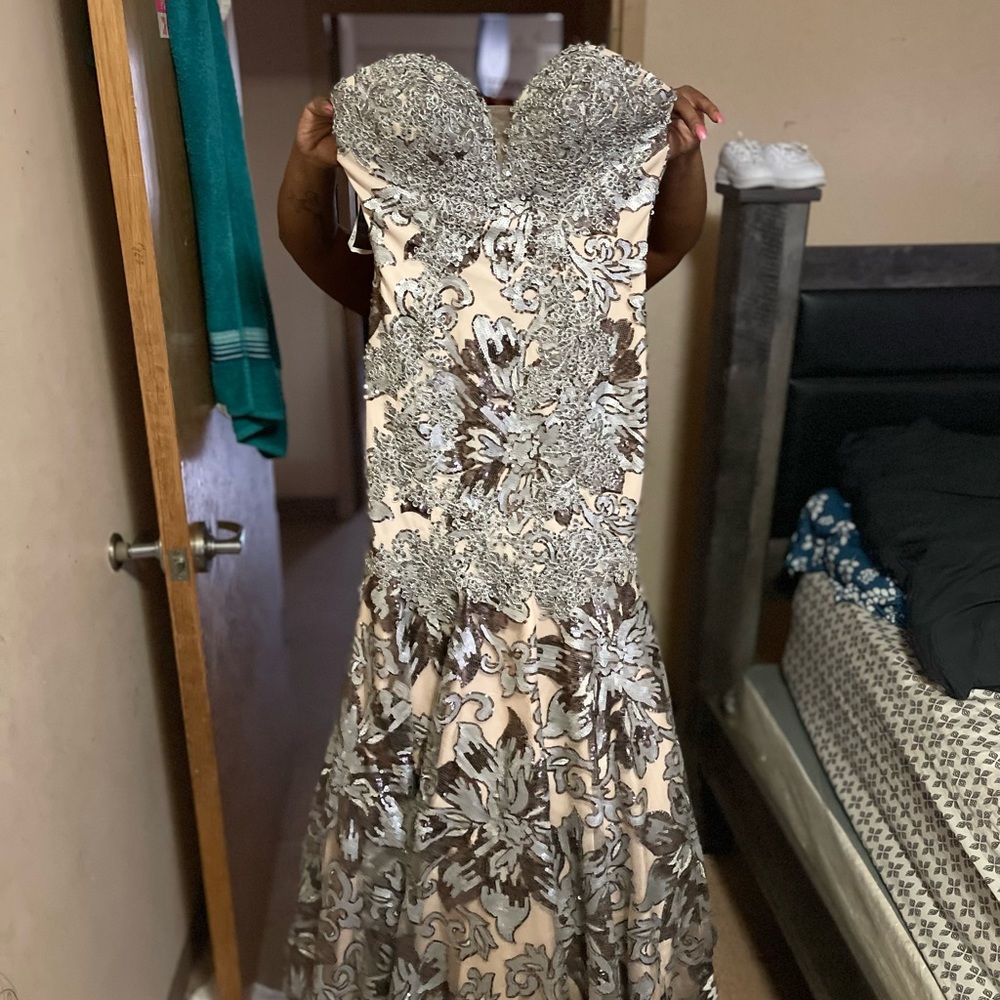 PROM DRESS - Picture 4 of 6